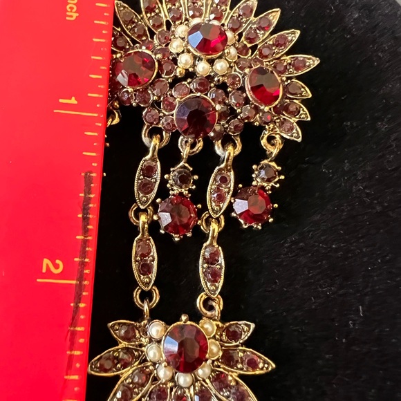 Hollycraft Red Rhinestone Brooch 3”
Vintage and Stunning - Picture 7 of 8
